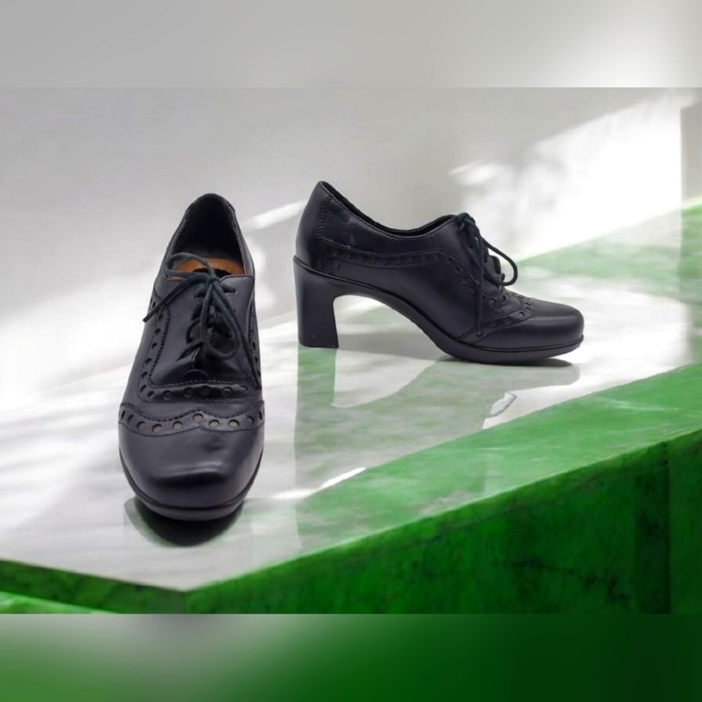Earth Periwinkle Elegant Black Leather Women's Heeled Shoes Sz 5B